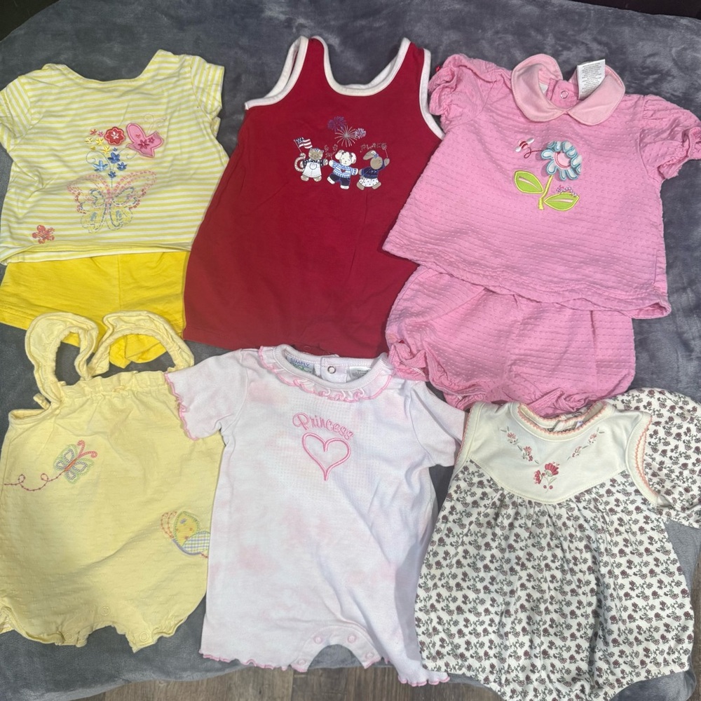 3-6 mo Bundle of 6 Baby Rompers and Outfits -
Y2K Vintage (2003)